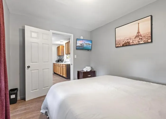 Serenity 3bd Free Parking&wine Oversized Yard Сasa de vacaciones *